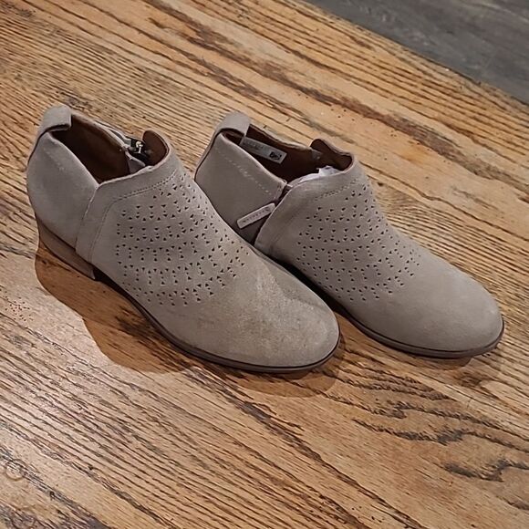 TOMS sz 8M genuine suade ankle boots - Picture 3 of 10